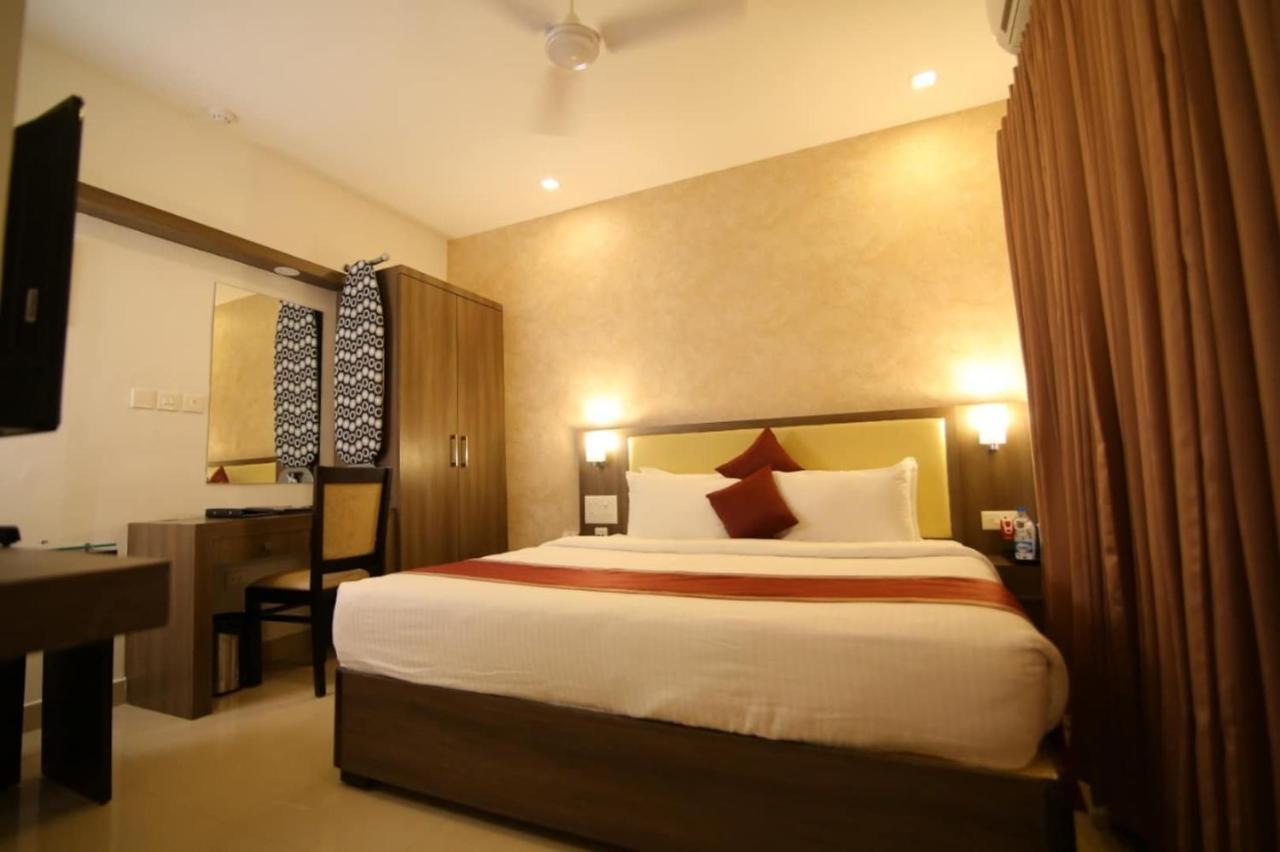 Hotel Monarch Кожикоде Экстерьер фото